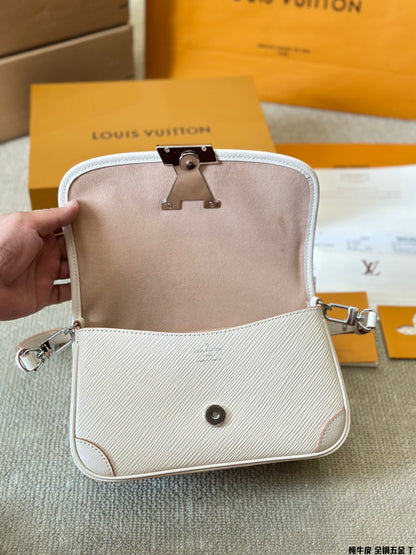 Louis new arrvial Buci bag size:24.5*15.5*9 cm