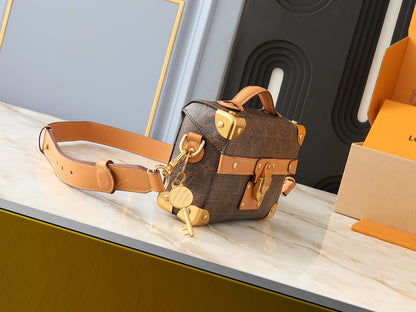 Louis new arrival Soul Trunk bag size: 19*15*7 cm