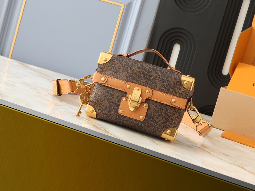 Louis new arrival Soul Trunk bag size: 19*15*7 cm