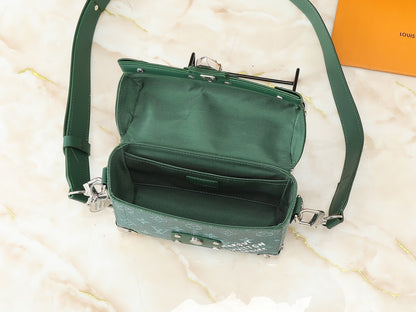 Louis new arrival Soul Trunk bag size: 19*15*7 cm