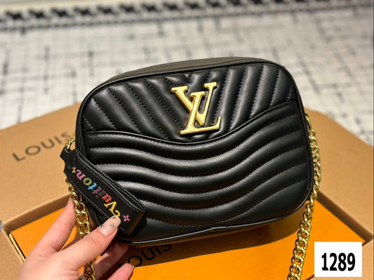 Louis new arrival wave bag size: 23 cm