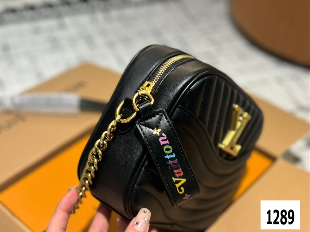 Louis new arrival wave bag size: 23 cm