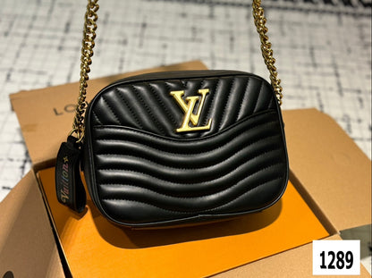 Louis new arrival wave bag size: 23 cm