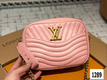 Louis new arrival wave bag size: 23 cm