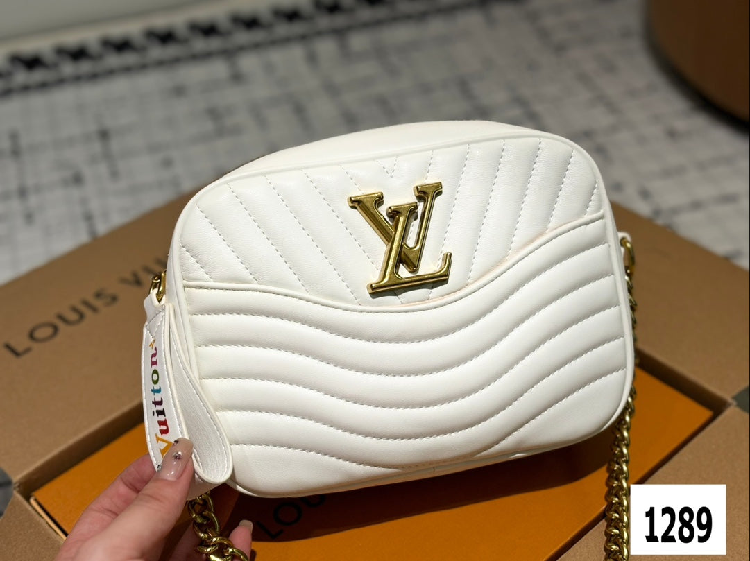 Louis new arrival wave bag size: 23 cm