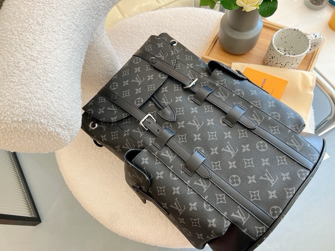 Louis new arrival men backpack bag 003 size: 31*15*45 cm
