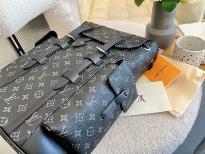 Louis new arrival men backpack bag 003 size: 31*15*45 cm