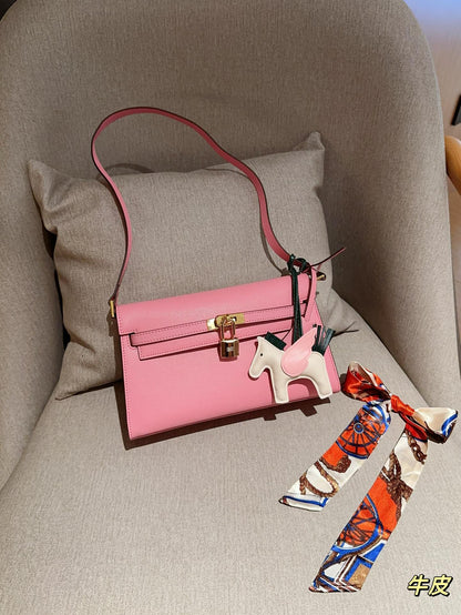 Her Kelly elan hobo bag size: 25*15*7 cm