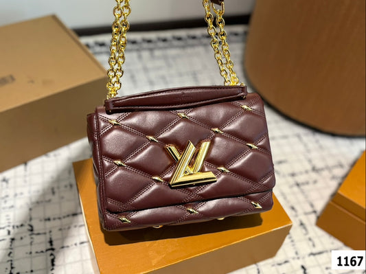 Louis new arrival bag 002 size： 22*13 cm