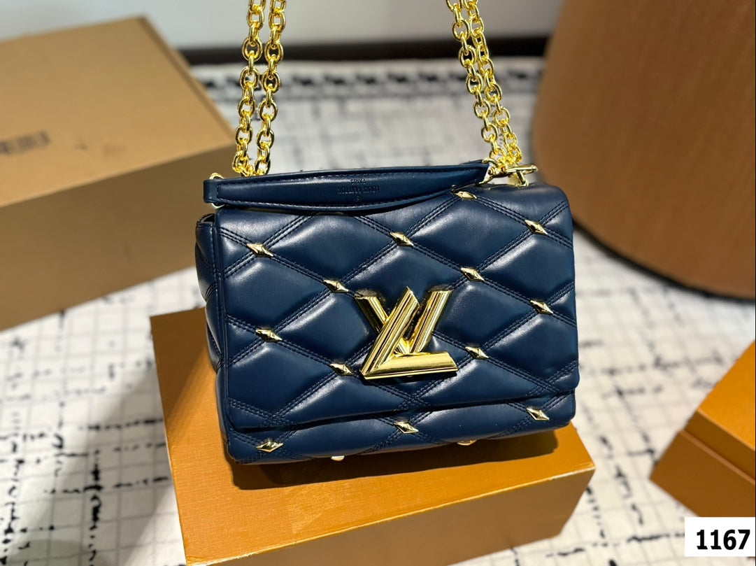 Louis new arrival bag 002 size： 22*13 cm