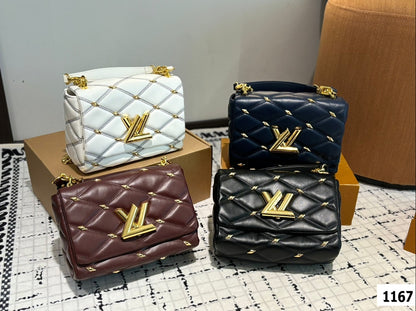 Louis new arrival bag 002 size： 22*13 cm