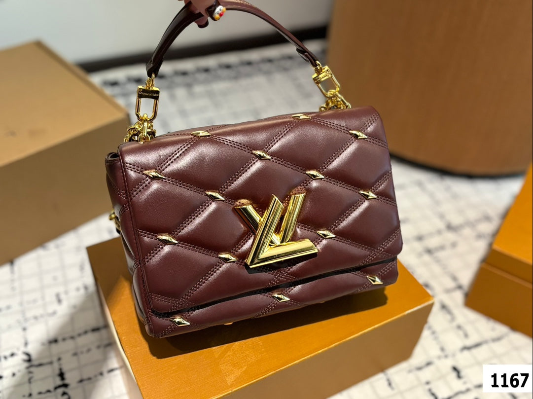 Louis new arrival bag 002 size： 22*13 cm