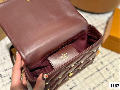 Louis new arrival bag 002 size： 22*13 cm