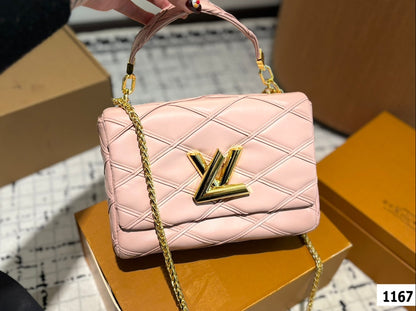 Louis new arrival Twist bag size: 22*13 cm