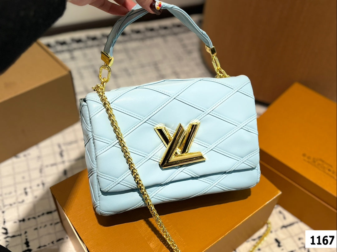 Louis new arrival Twist bag size: 22*13 cm