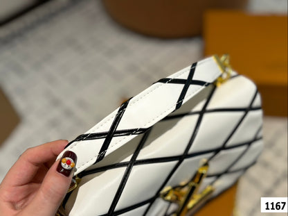 Louis new arrival Twist bag size: 22*13 cm