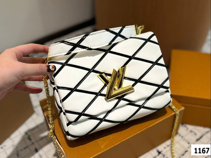 Louis new arrival Twist bag size: 22*13 cm