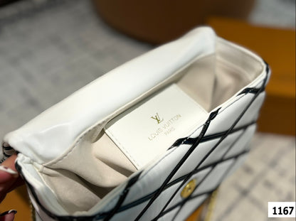 Louis new arrival Twist bag size: 22*13 cm