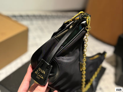 Pra new arrival hobo bag size:22 * 16cm