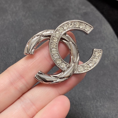 Cc brooch 0070