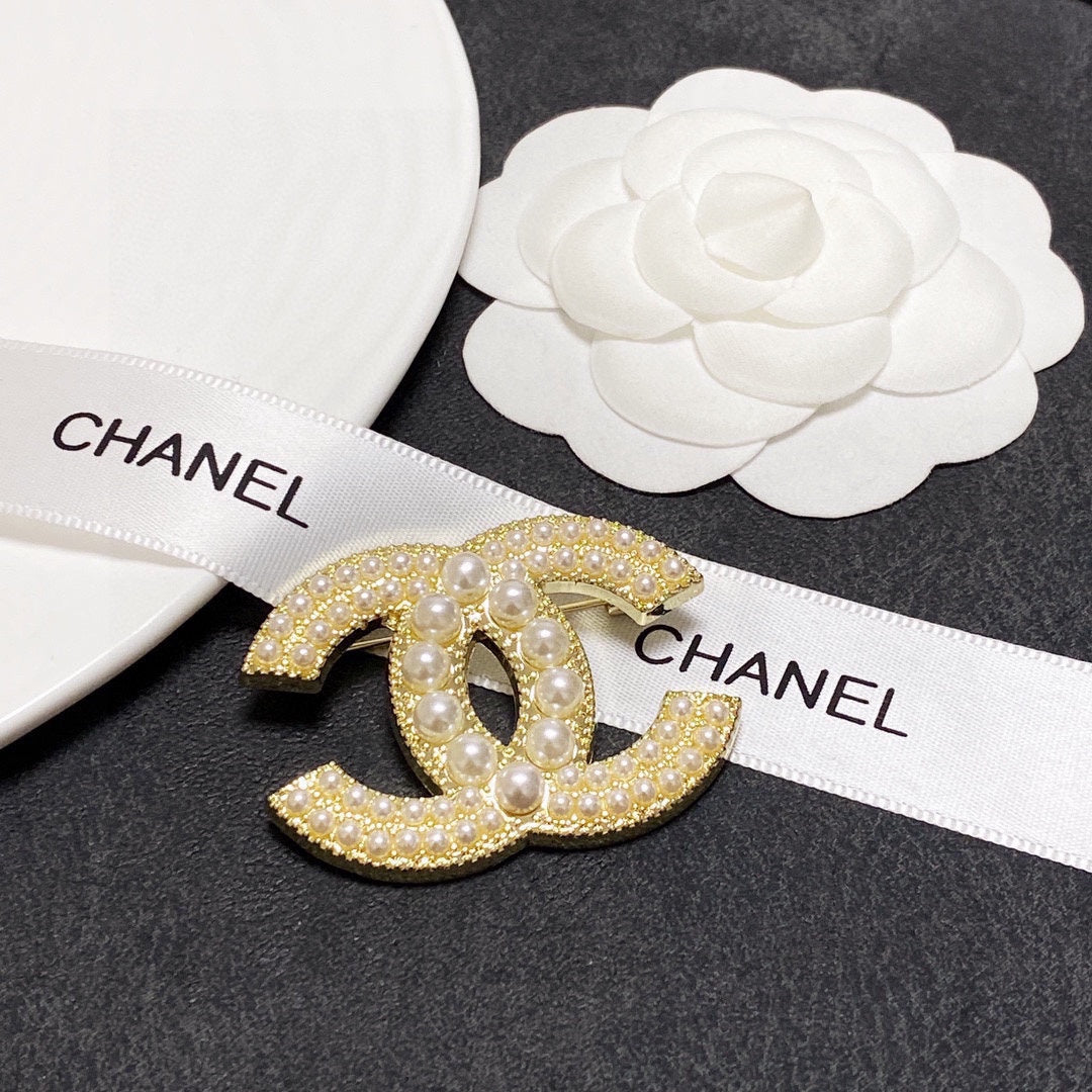 Cc brooch 0071