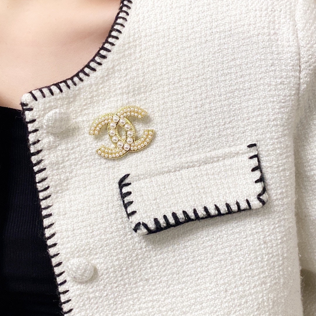 Cc brooch 0071