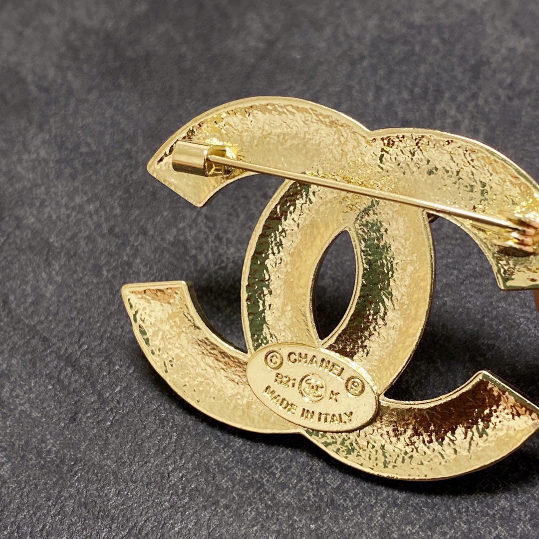 Cc brooch 0071