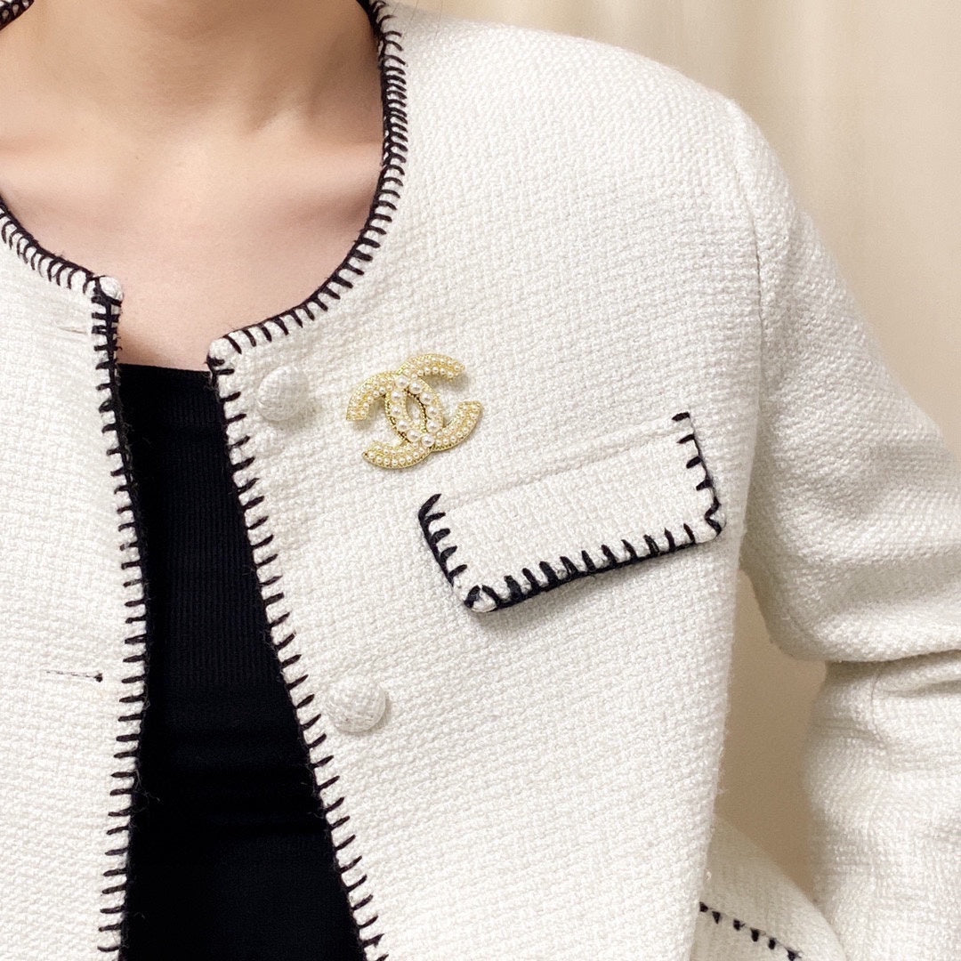Cc brooch 0071