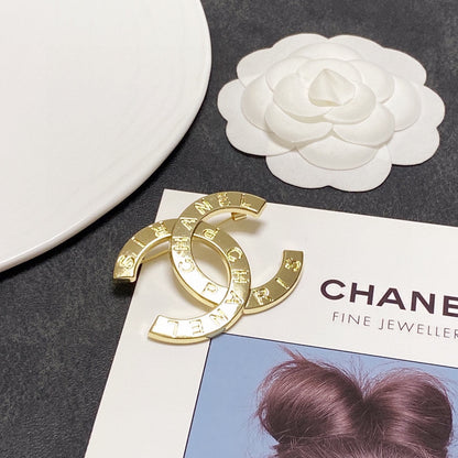 Cc brooch 0069