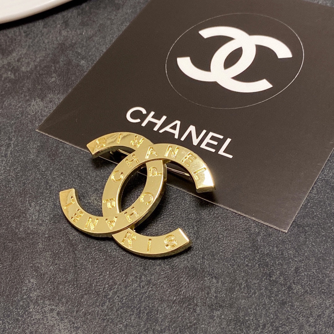 Cc brooch 0069