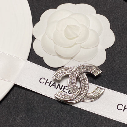 Cc brooch 0074