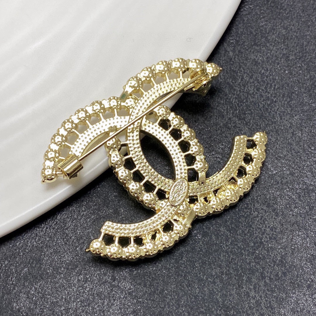 Cc brooch 0066