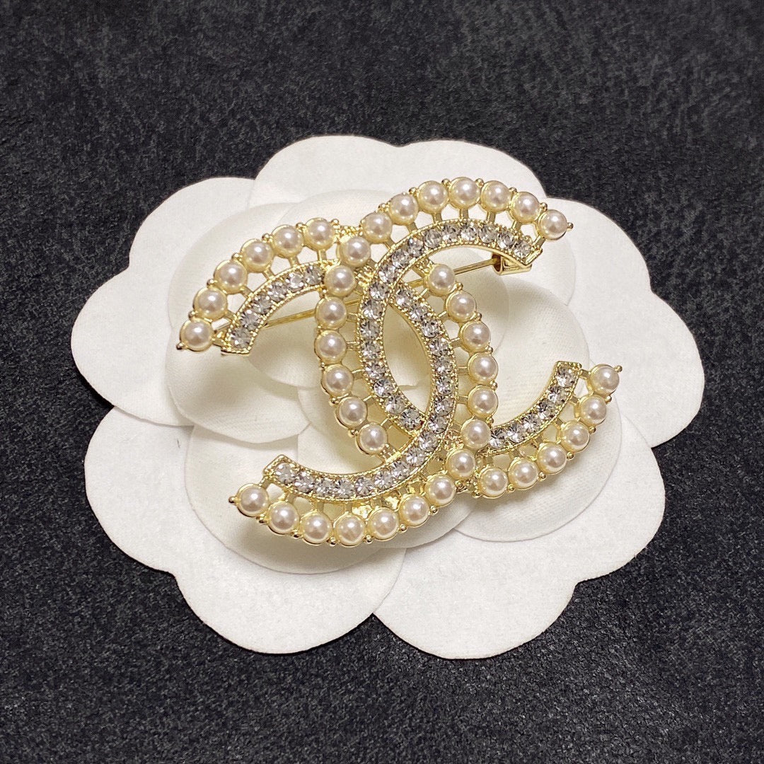 Cc brooch 0066
