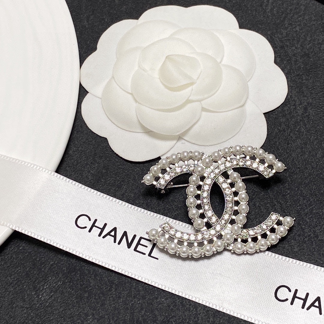 Cc brooch 0066
