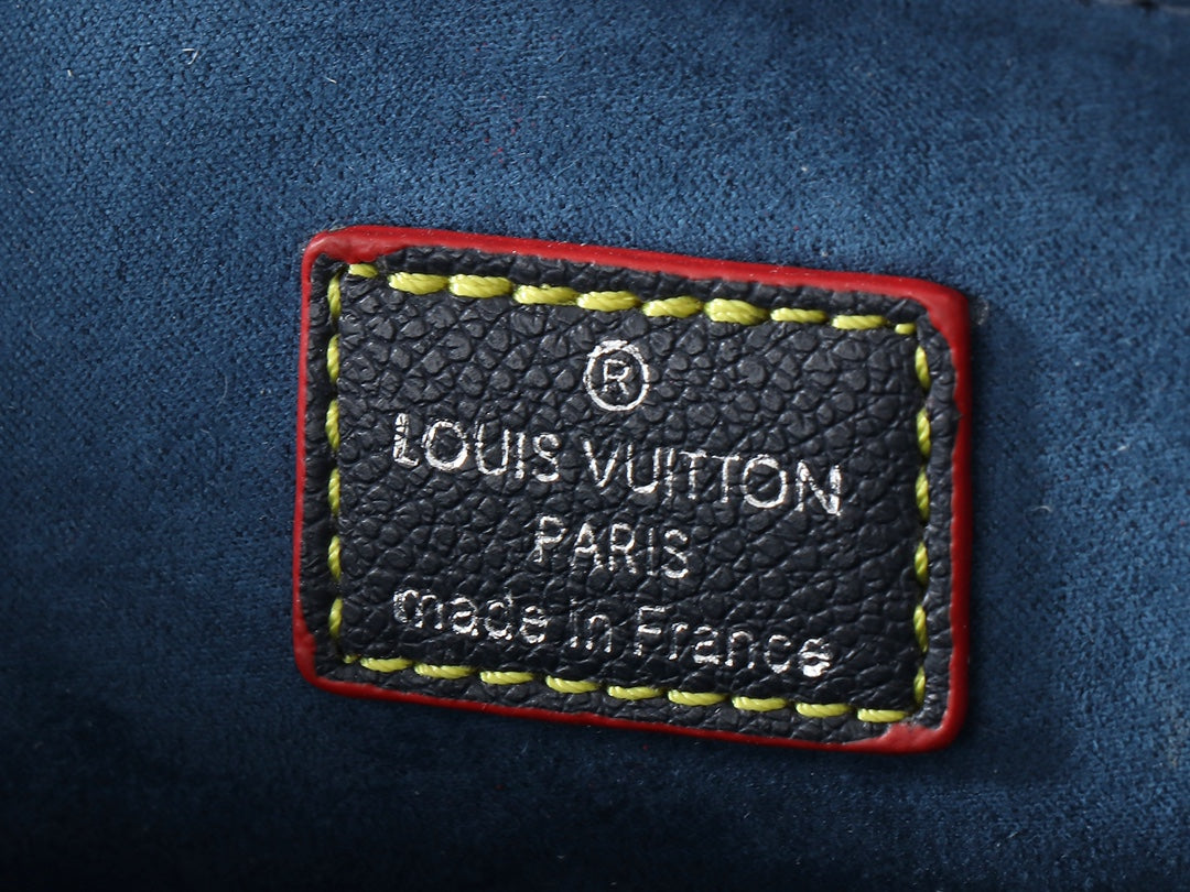 louis new arrival Twist Tote bag size: 30*22*13 cm