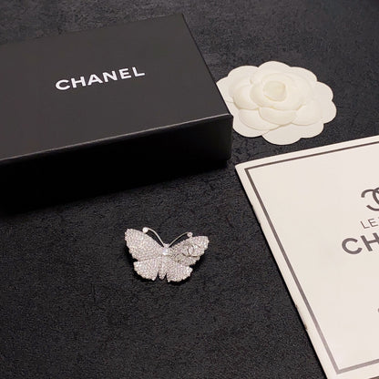 Cc brooch 0090