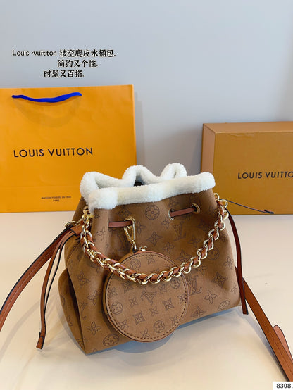 Louis new arrival bucket bag size: 23*14*19cm