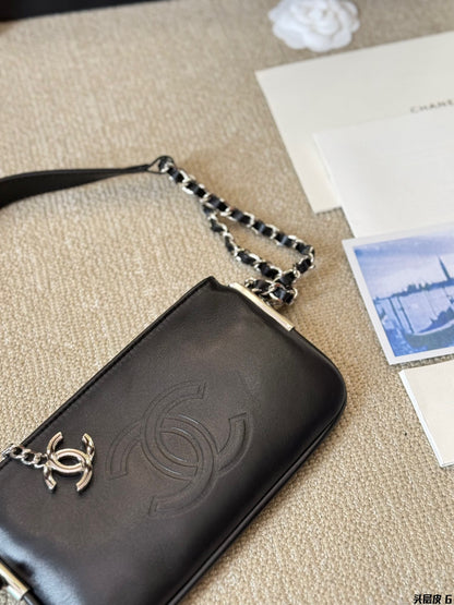 CC new arrival vintage chain bag size: 22*13 cm