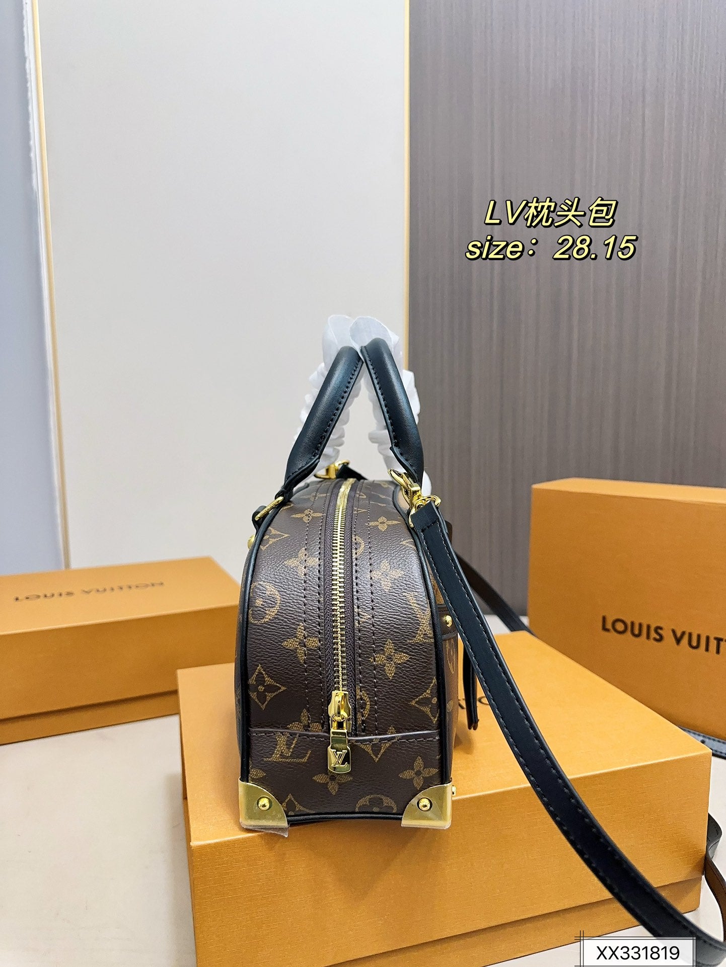 Louis new arrival bag size；28*15 cm