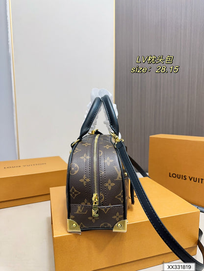 Louis new arrival bag size；28*15 cm