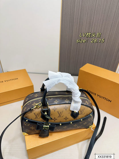 Louis new arrival bag size；28*15 cm