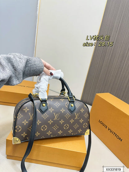Louis new arrival bag size；28*15 cm