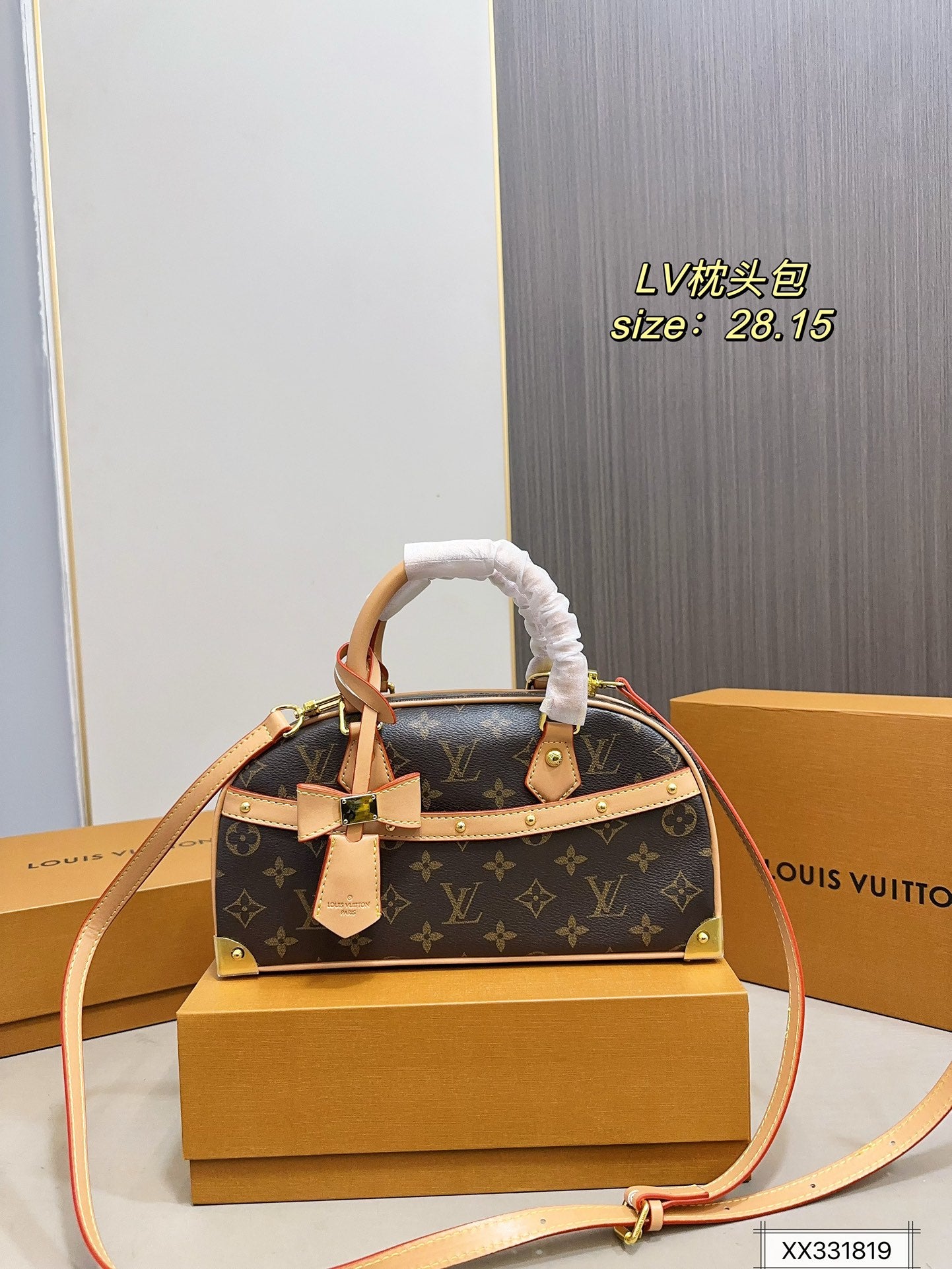 Louis new arrival bag size；28*15 cm