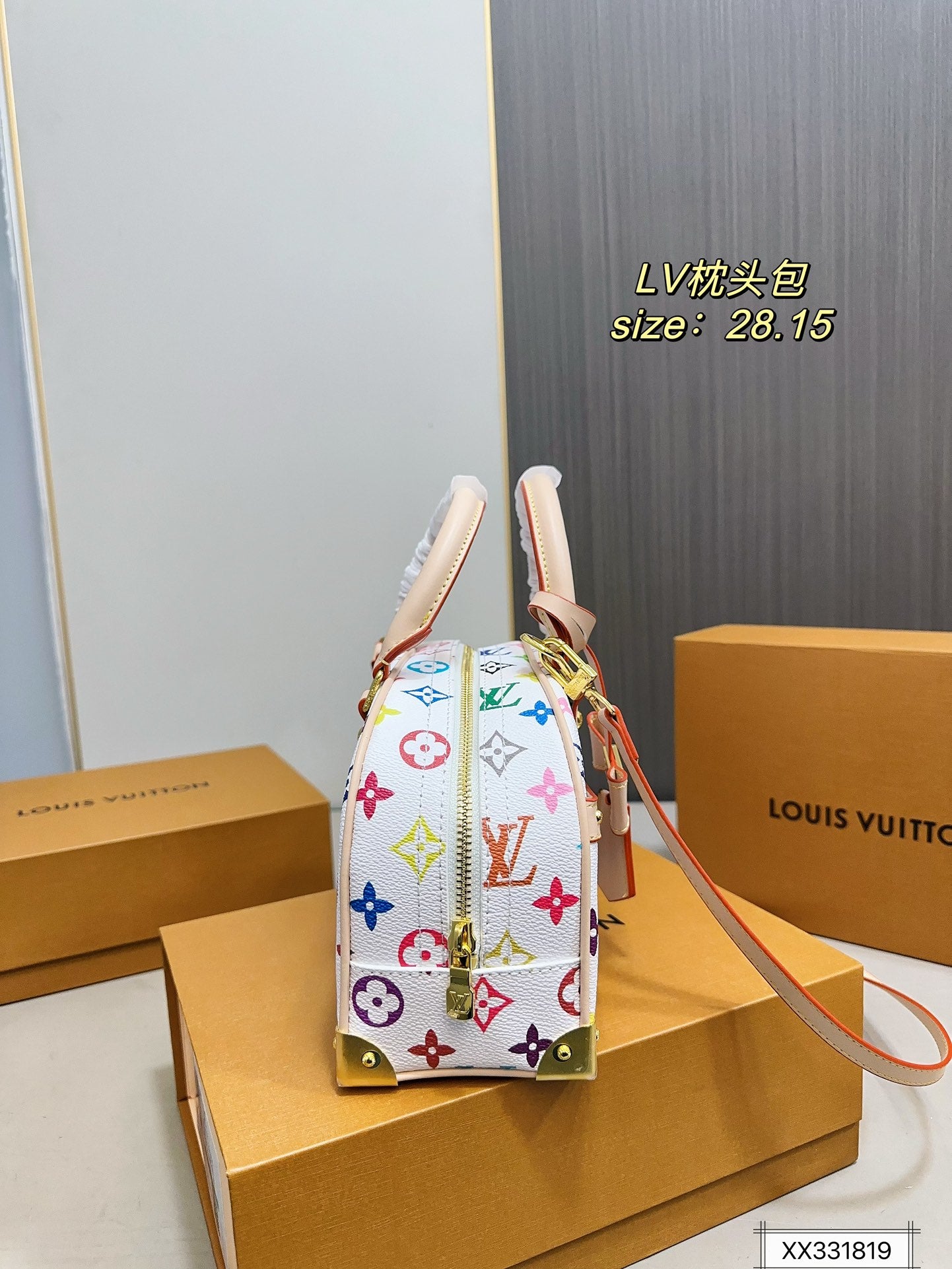 Louis new arrival bag size；28*15 cm