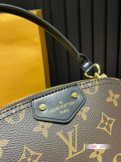 Louis new arrival bb bag size: 24*15 cm
