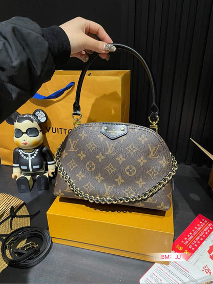 Louis new arrival bb bag size: 24*15 cm