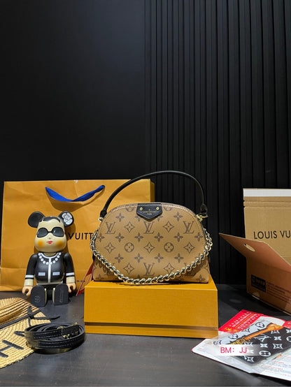 Louis new arrival bb bag size: 24*15 cm