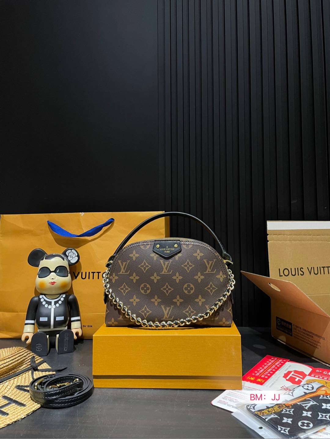 Louis new arrival bb bag size: 24*15 cm