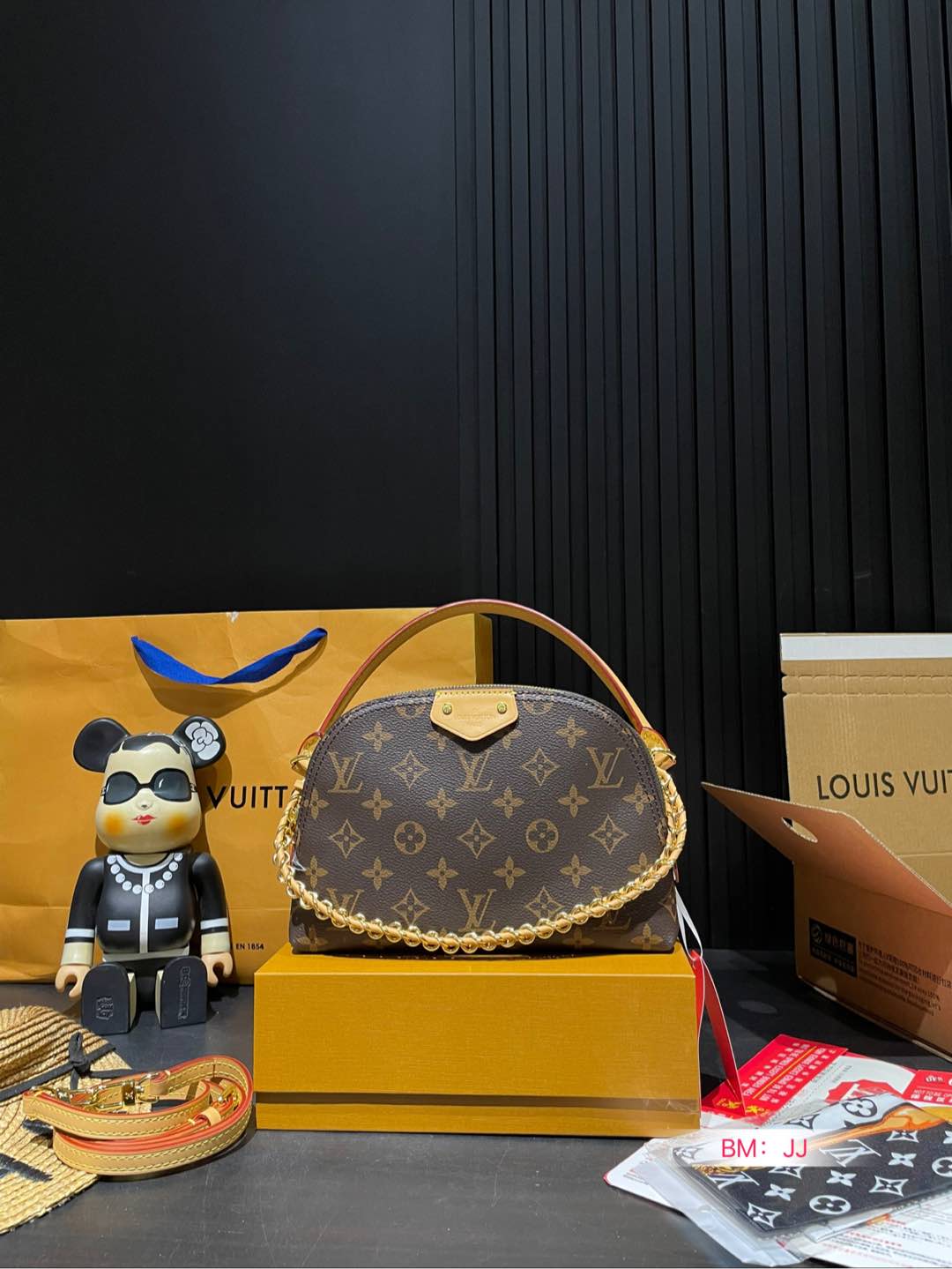 Louis new arrival bb bag size: 24*15 cm