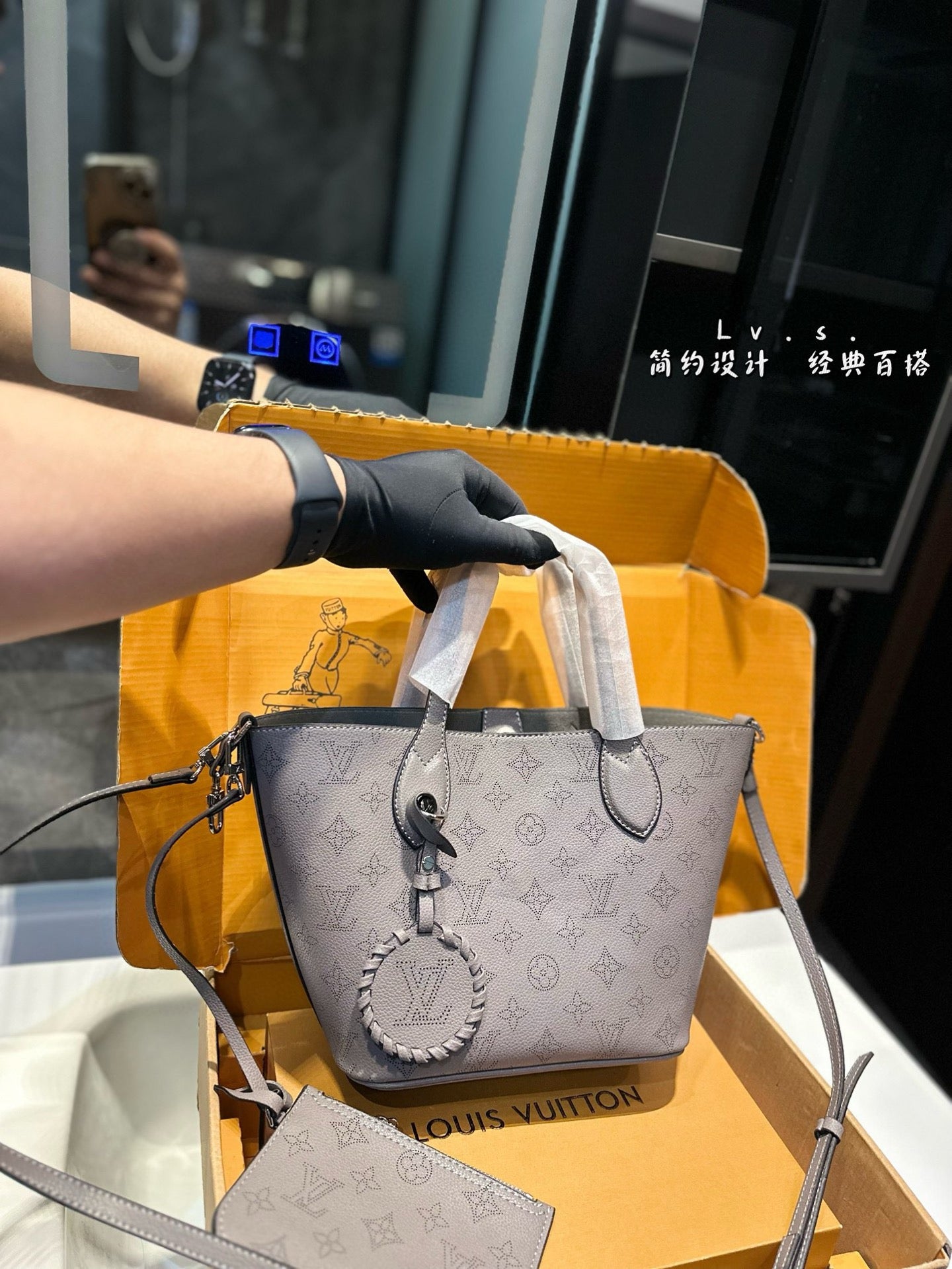 louis new arrival tote bucket bag size:21 * 20cm